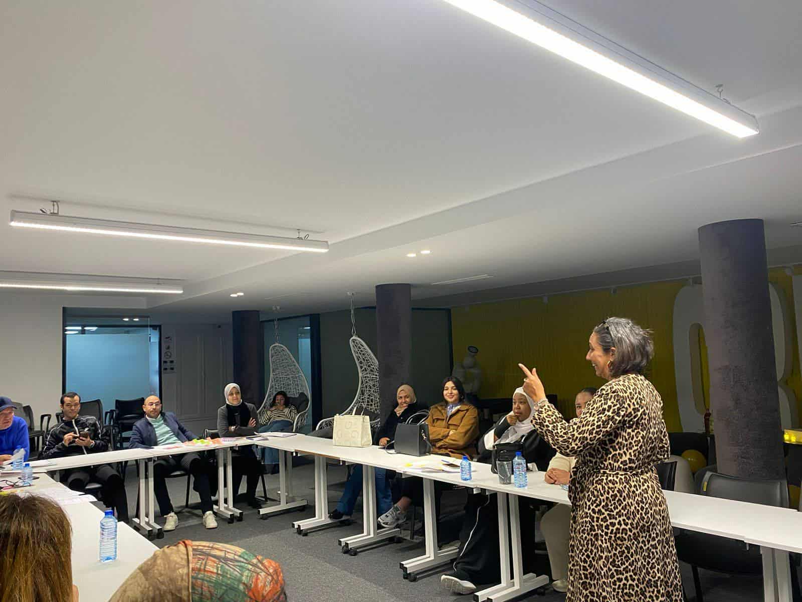 المشاركون أثناء الأنشطة التفاعلية