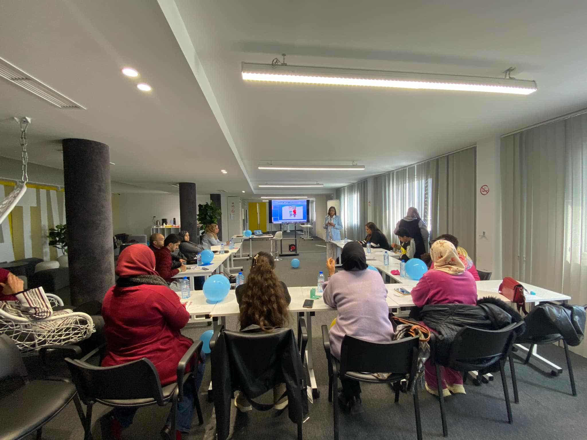 1. تفاعل جماعي في الجلسة الافتتاحية