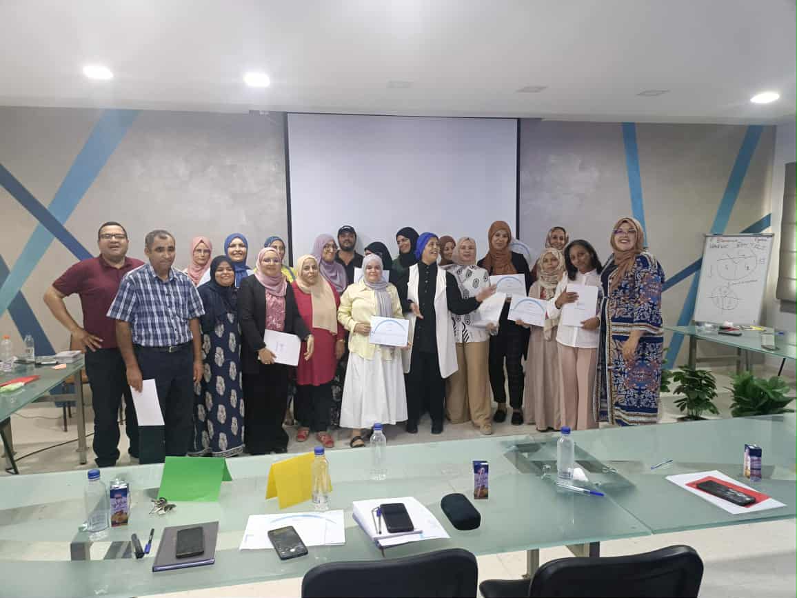 صورة مع إداري ورشة ISET جربة