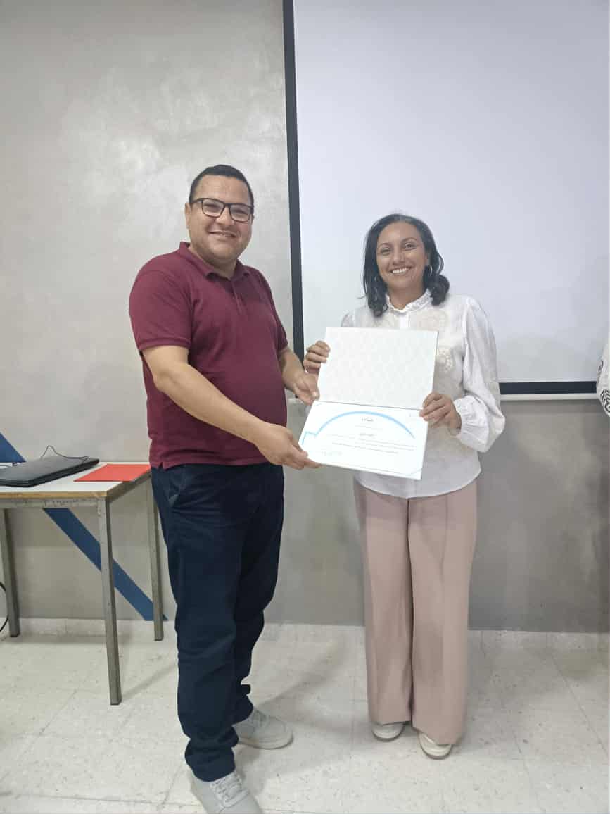 صورة مع إداري ورشة ISET جربة