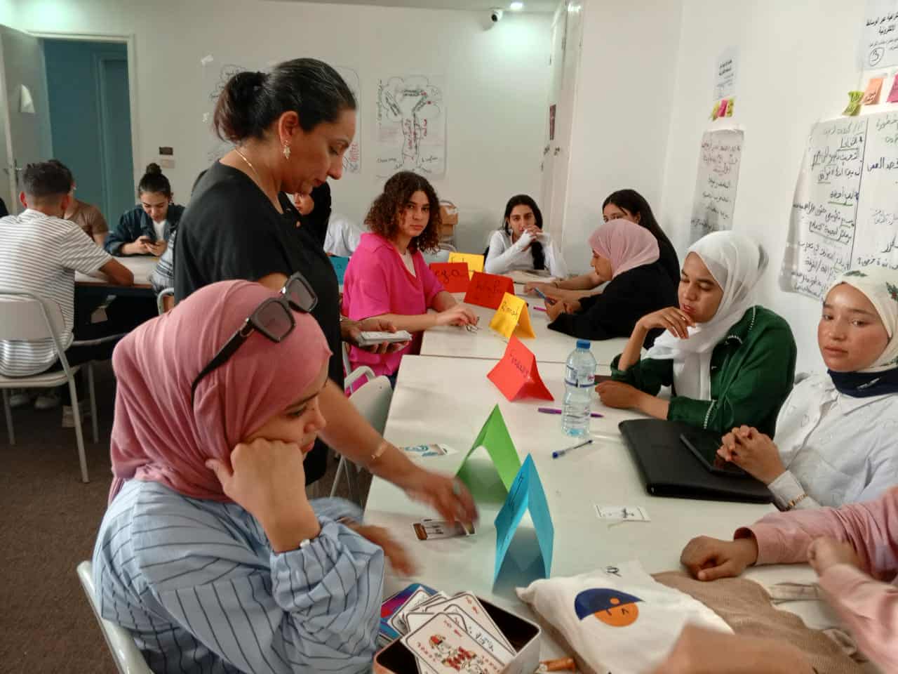 صور مع بعض الطلبة المشاركين