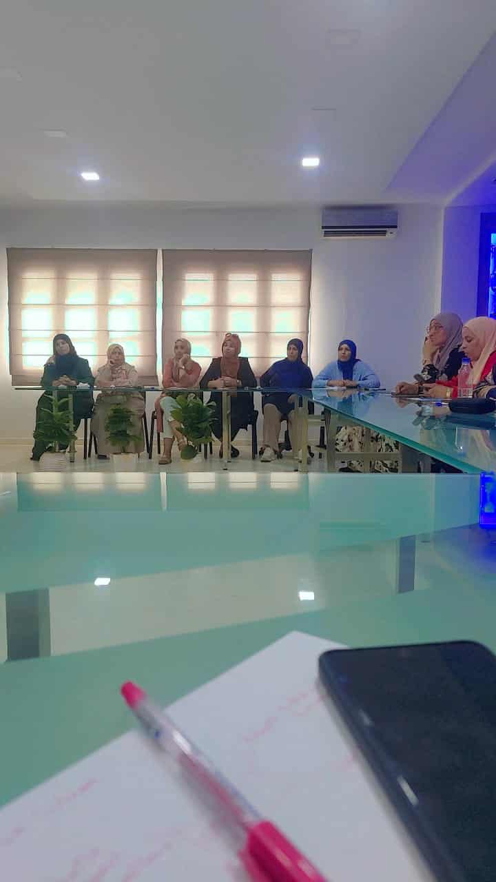 صورة مع إداري ورشة ISET جربة